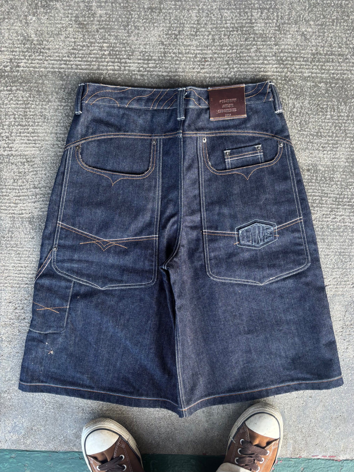 HIVE.MENTALITY Salvation Jorts