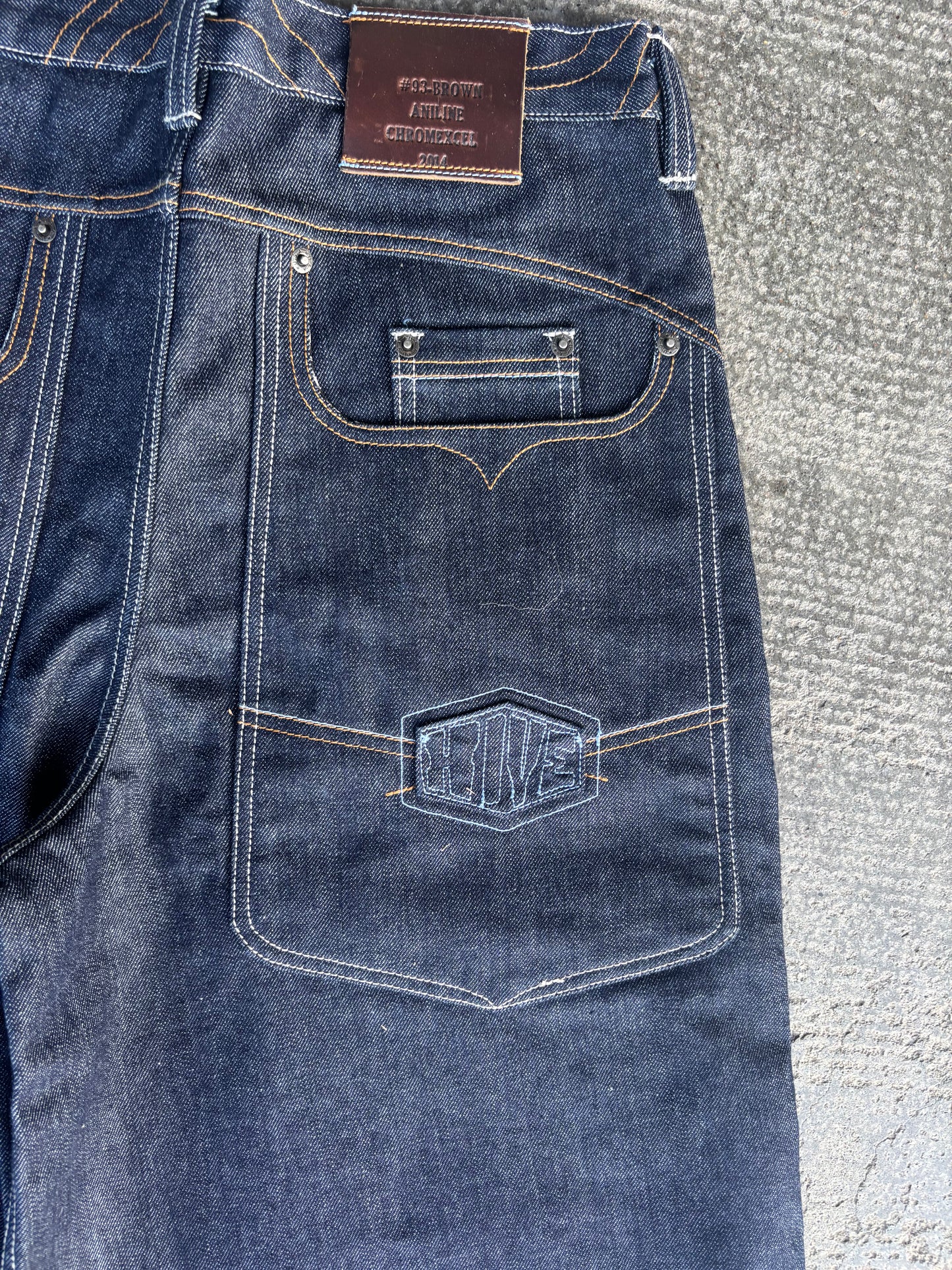 HIVE.MENTALITY Salvation Jorts