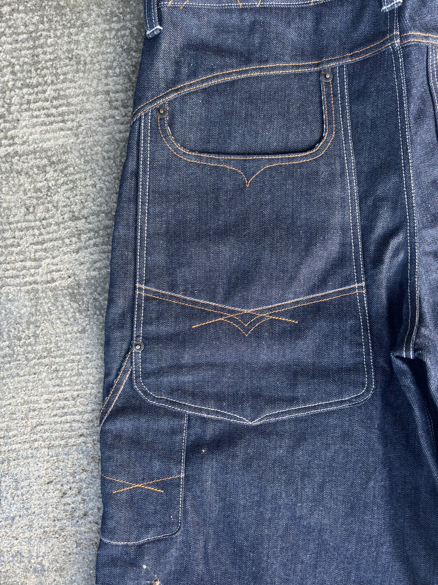 HIVE.MENTALITY Salvation Jorts